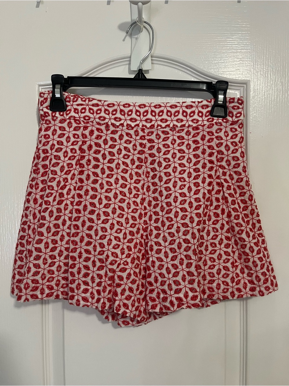Daniel Cremieux White Shorts with Red Floral Jacquard